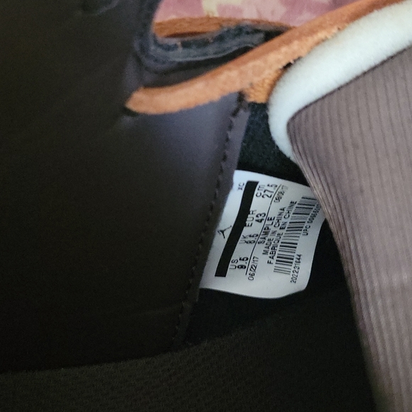 Louis vuitton off white air jordan 1 size us9.5 - Picture 6 of 6